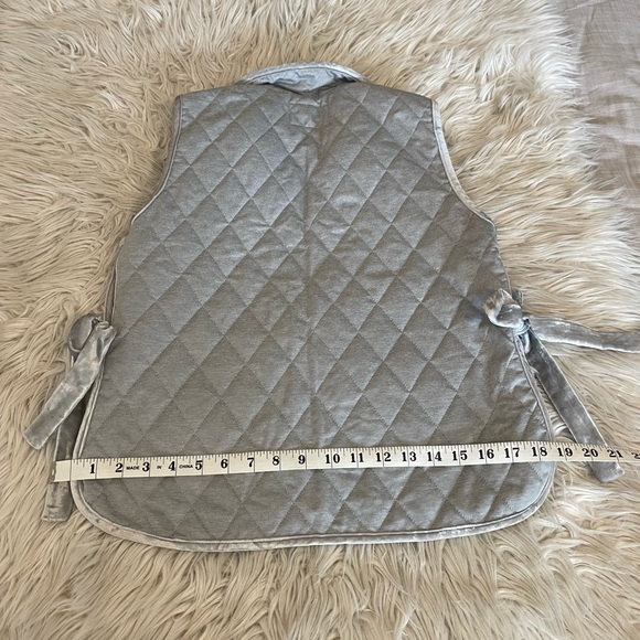 Banana Republic | Quilted Vest | Velvet Bow Detail & Trim - Picture 13 of 14